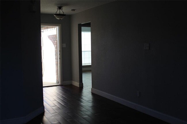 Building Photo - 424 Penny Ln