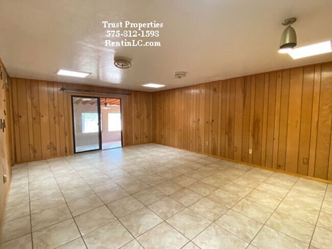 Building Photo - Large Country Home  4 bed/2 bath