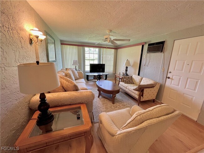 Building Photo - 10 Regency Ct