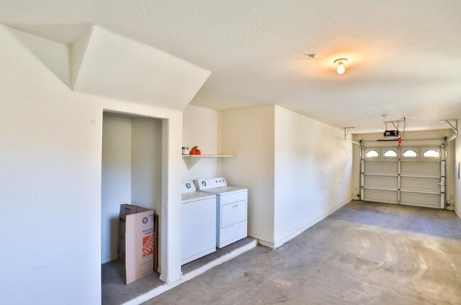 Building Photo - 744 N Laguna Dr