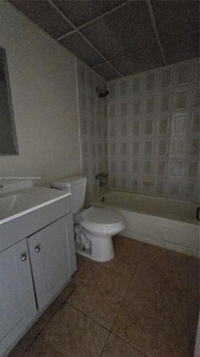 Building Photo - 13500 NE 3rd Ct