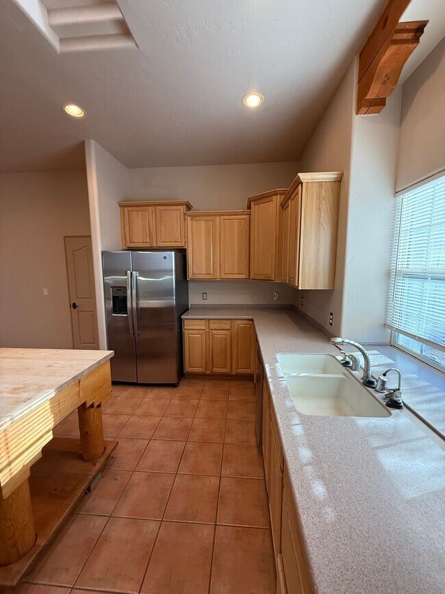 Building Photo - 3878 Stoneybrook Cir