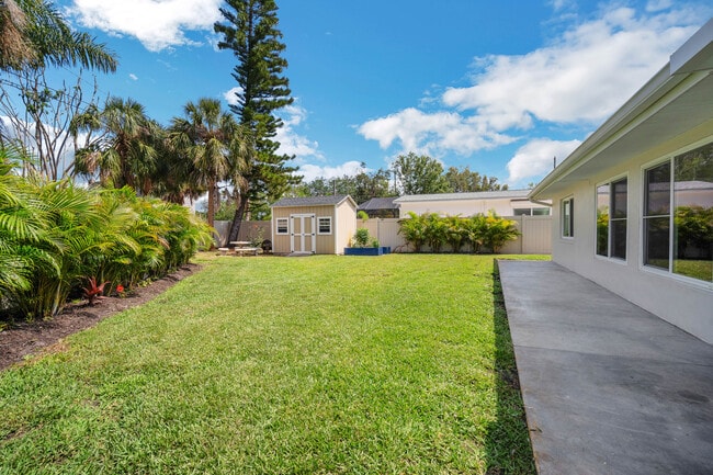 Building Photo - 675 Villa Grande Ave S