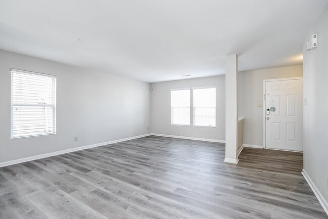 Building Photo - 2818 Royal Fern Ln