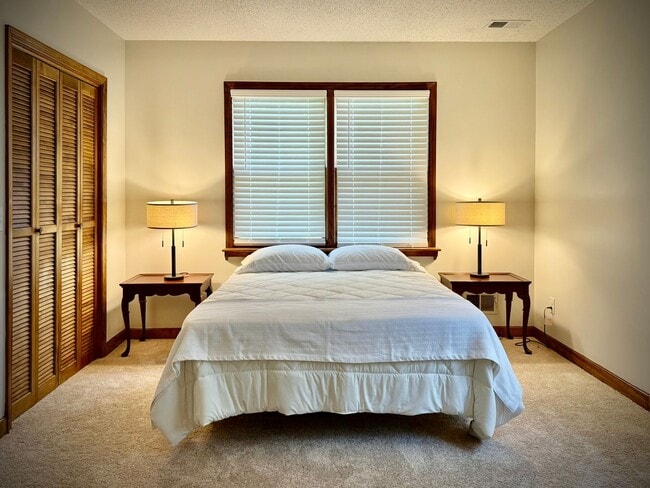 Building Photo - SHORT TERM AVAILABLE [Shandon]