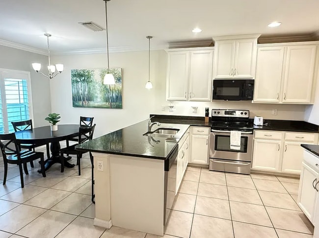 Building Photo - 12503 Laurel Cove Dr