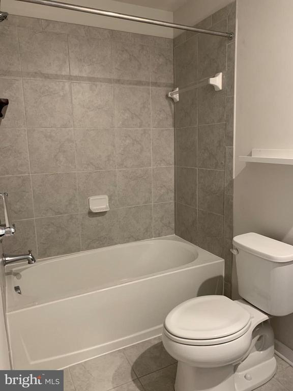 Building Photo - 111 Almond Dr