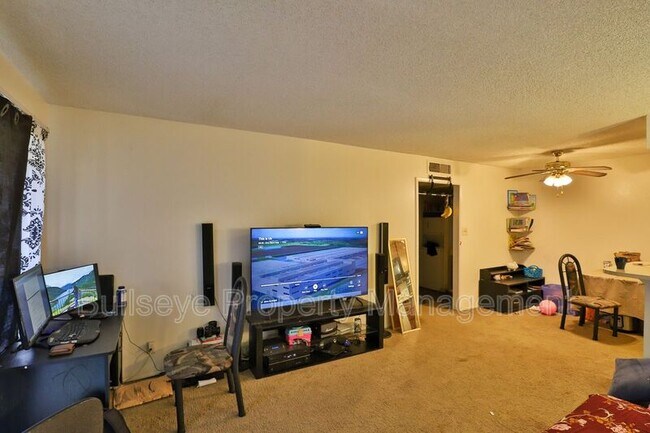Building Photo - 1111 E University Dr
