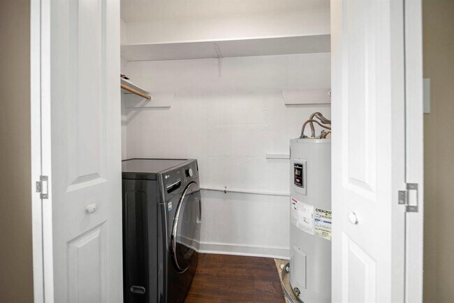 Building Photo - 7409 Shadow Hill Dr
