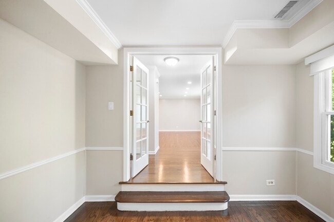 Building Photo - 310 Chesterfield Ln