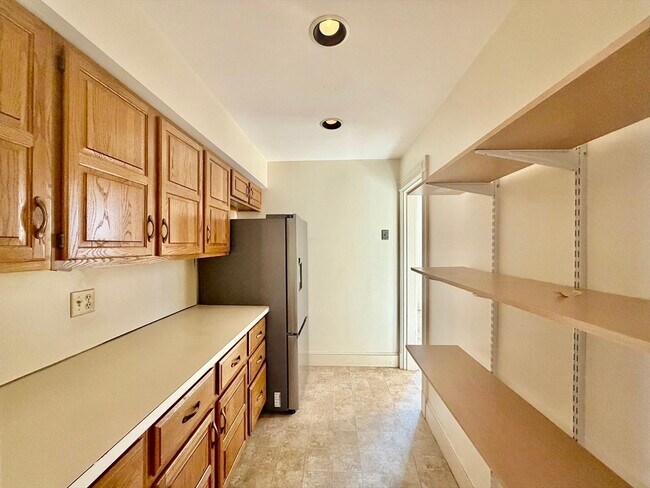 Building Photo - 44 Gray St