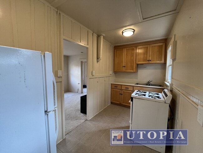 Building Photo - 204 Hollister Ave