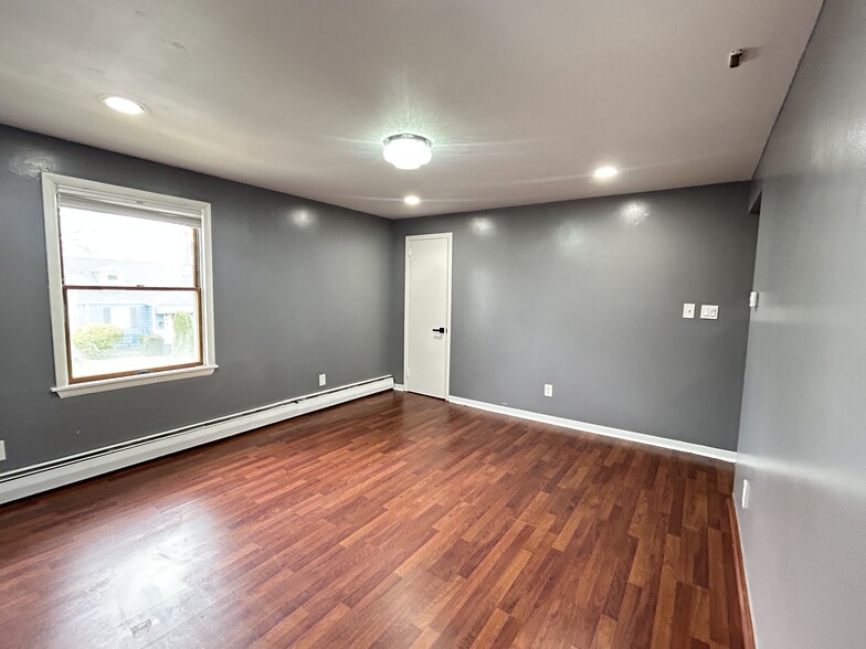 Building Photo - 313 3rd Ave
