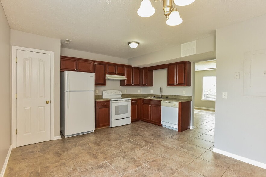 Building Photo - 675 Legacy Dr