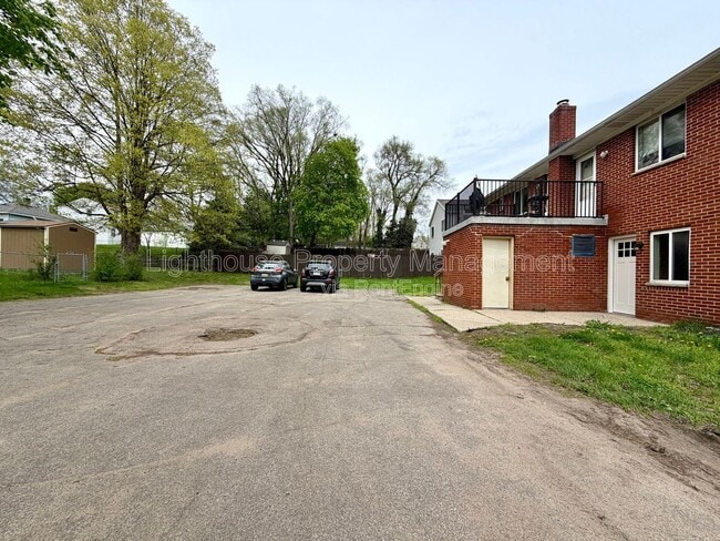 Building Photo - 3253 Charlesgate Ave SW