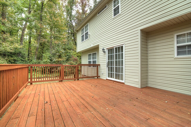 Building Photo - Large 3 Bedroom Home in Glen Allen! ***Available Mid July 2026***