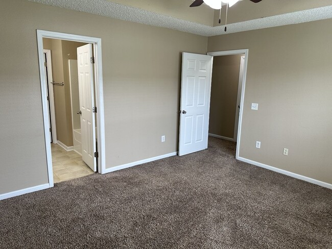 Building Photo - 495 Canyon Oak Loop