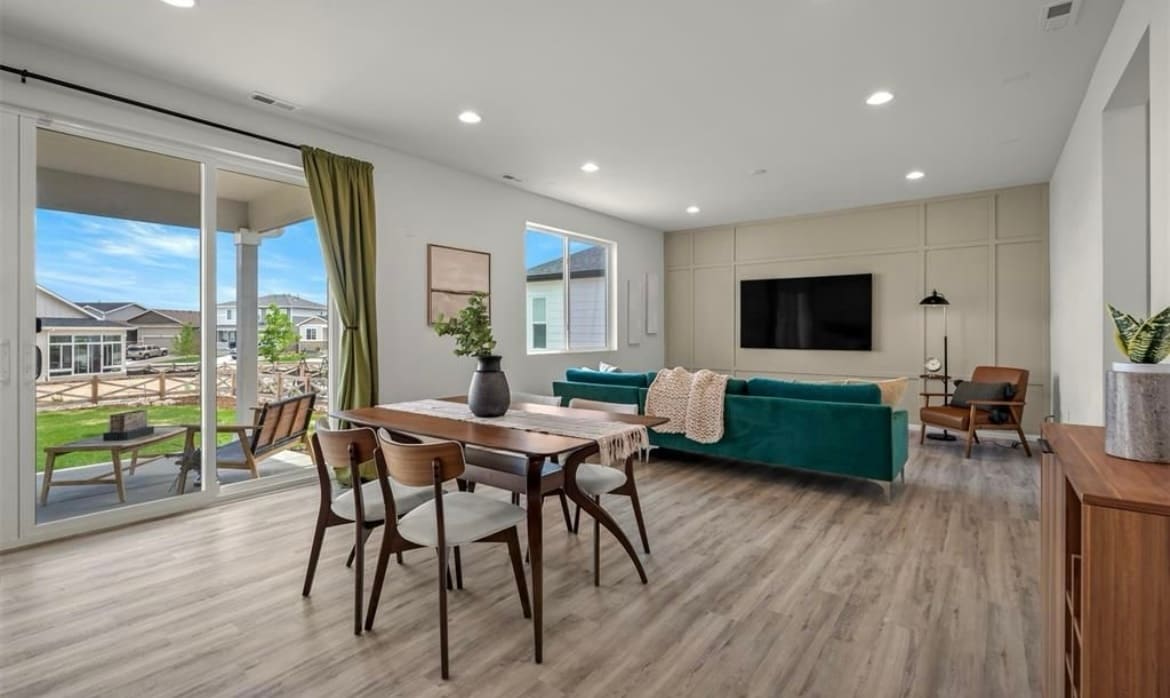 Building Photo - 5677 Mammoth Ln