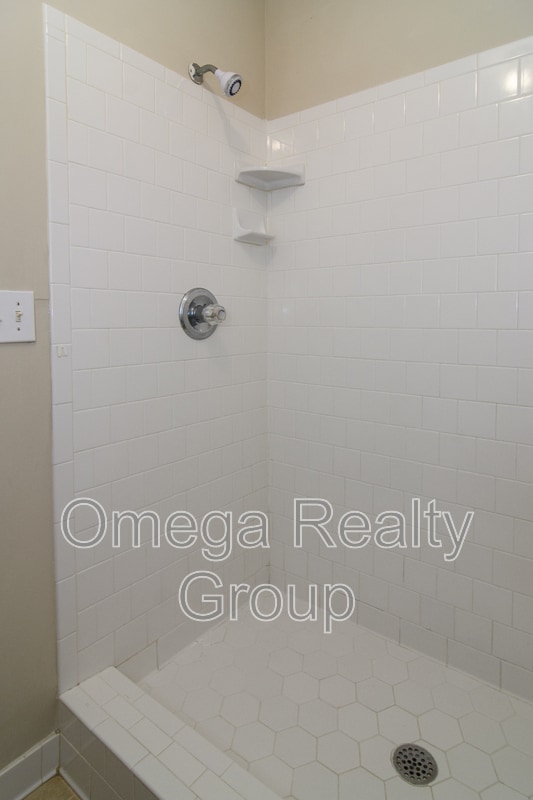 Building Photo - 2404 Glenmore Ct