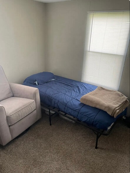 Building Photo - 307 Helen St