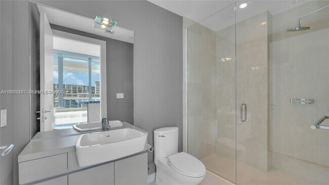 Building Photo - 200 Biscayne Blvd Way