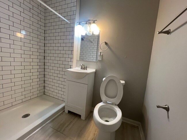 Building Photo - 3 Bed, 2 Bath House in Clarksville!!