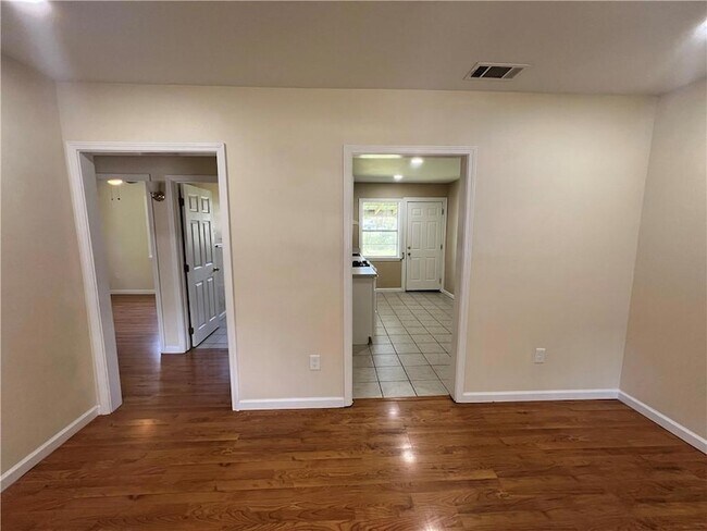 Building Photo - 715 Community St