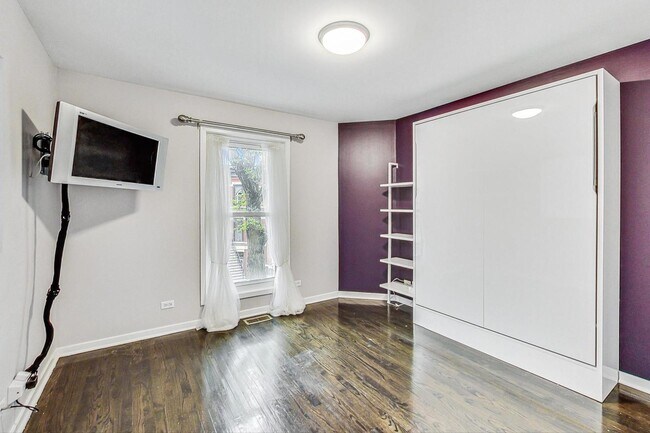 Building Photo - 1449 W Lexington St
