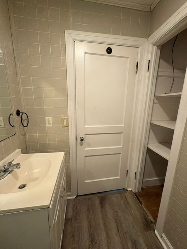 Building Photo - Renovated 2 Bedroom 1 Bath Home for Rent!!