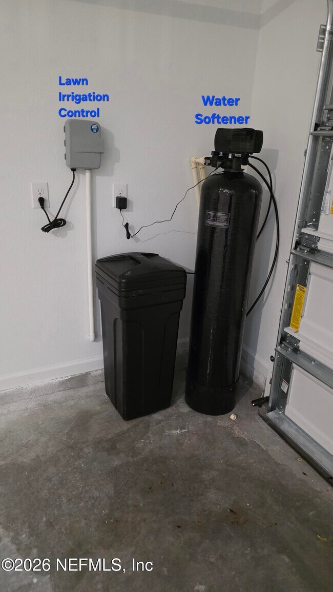 Building Photo - 644 Farmfield Dr