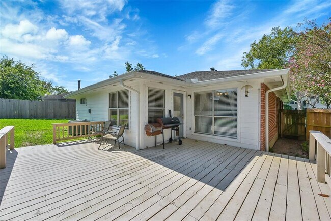 Building Photo - 10914 Waterview Cir