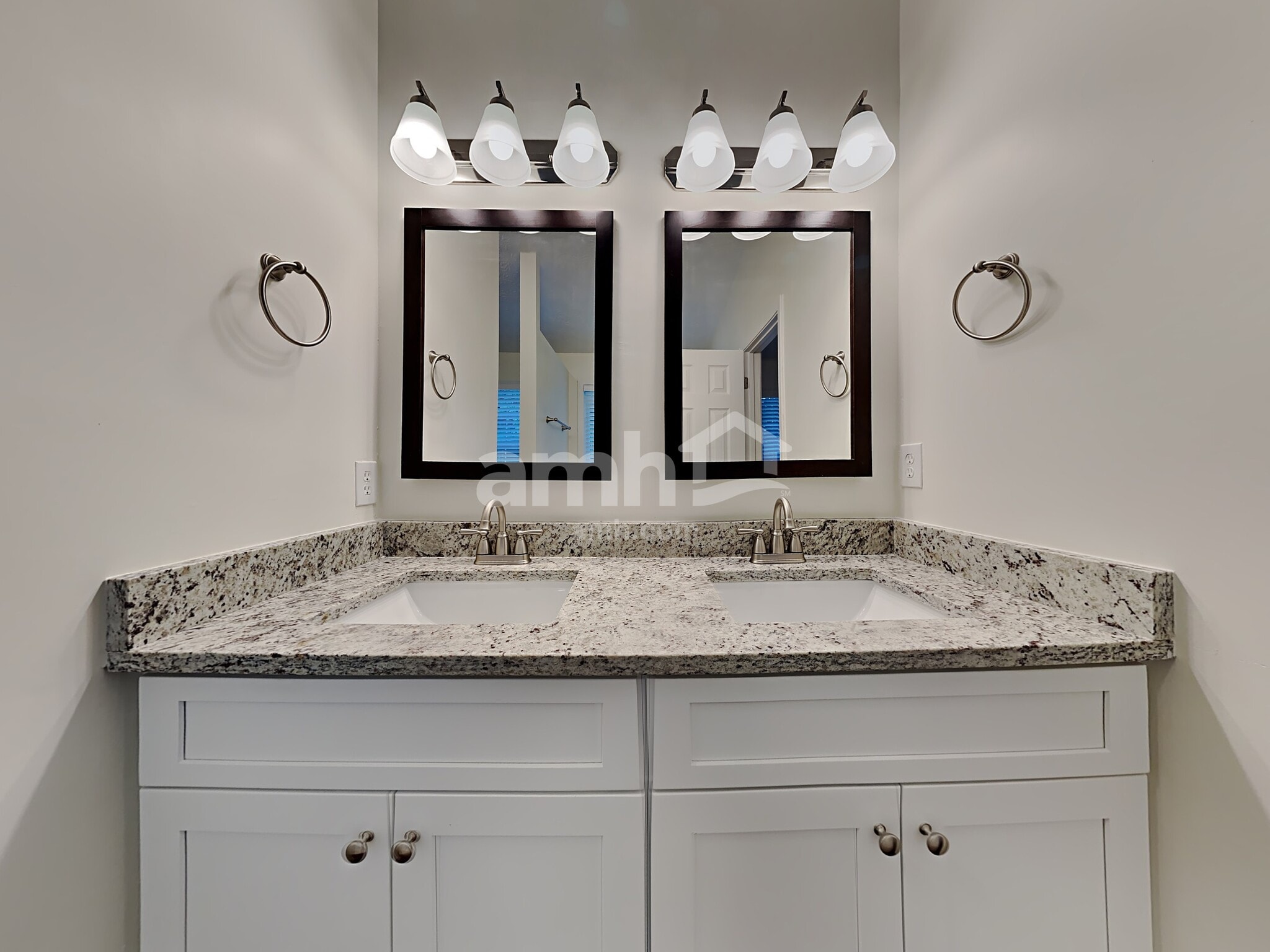 Building Photo - 3471 Erin Glen NW