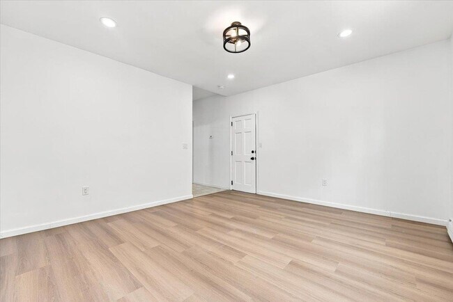 Building Photo - 149 37th St