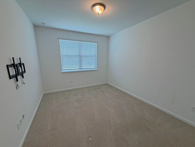 Building Photo - Beautiful 3 Bedroom, 2.5 Bathroom Townhome + Loft in Gated SilverLeaf Community