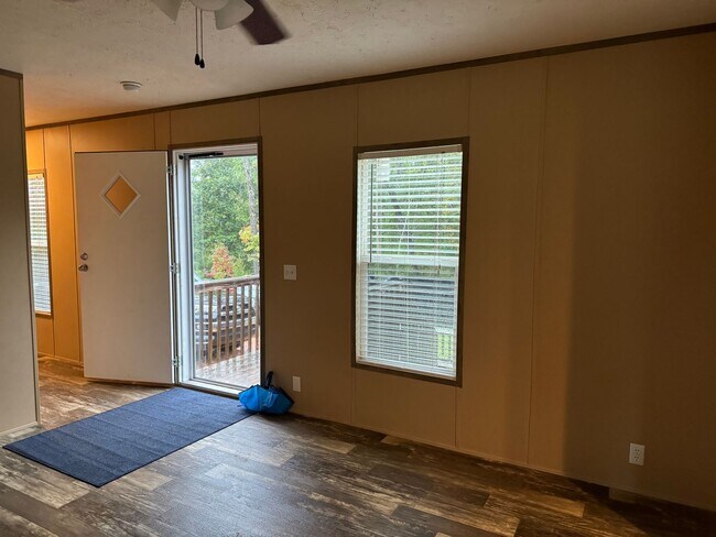 Building Photo - 125 Laurel Mountain MHP Dr