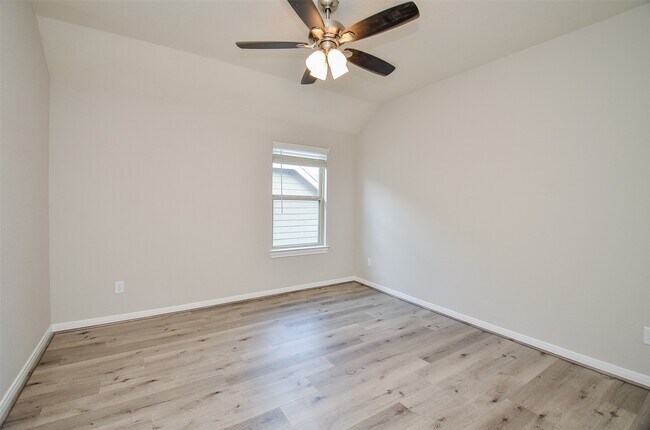 Building Photo - 24918 Meadowthorn Crest Ln