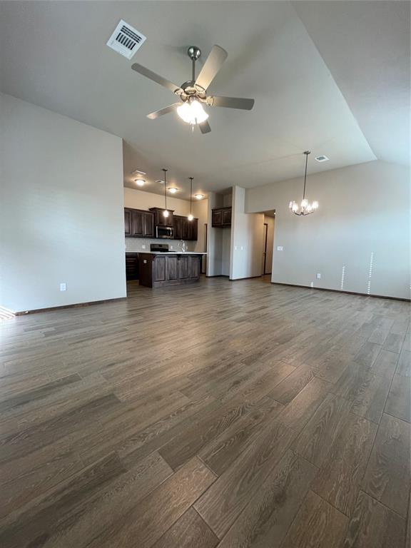 Building Photo - 2033 Sara Vista Dr