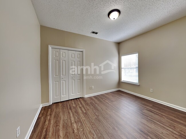 Building Photo - 10264 Lancashire Dr E