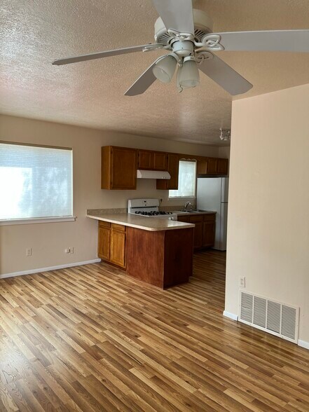 Living room/kitchen - 245 Rosario Blvd