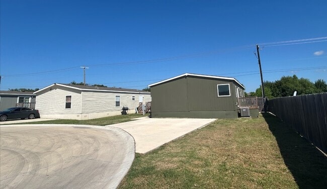 Building Photo - 113 Atakapa Ct