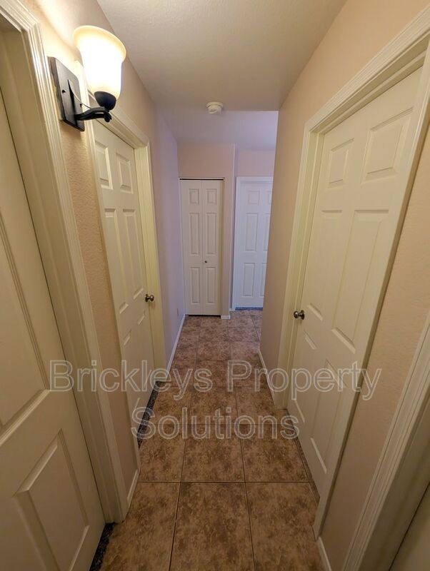 Building Photo - 618 W Tumbleweed Rd