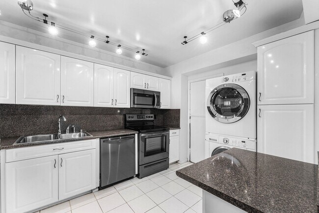 Building Photo - 3475 S Ocean Blvd