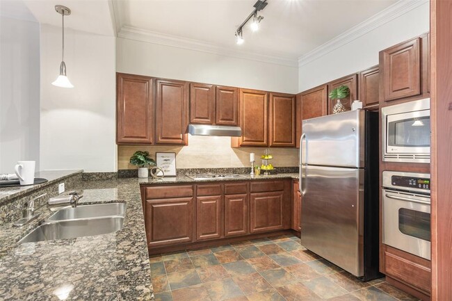 Building Photo - 7134 Mapleridge St