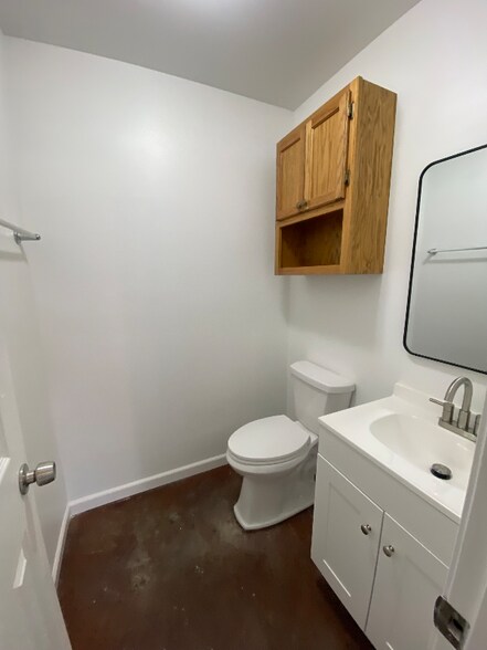 Building Photo - 8233 Baudoin Rd