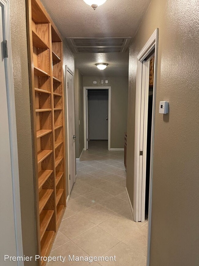 Building Photo - 3 br, 2 bath House - 1300 Buttercup Ct.