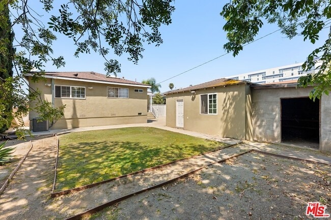Building Photo - 6350 W 85th Pl