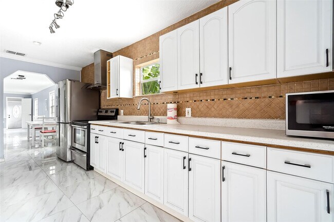 Building Photo - 2508 Arthur St