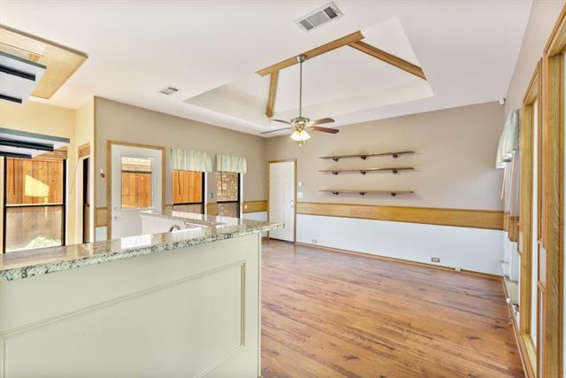 Building Photo - 902 Sycamore Creek Rd