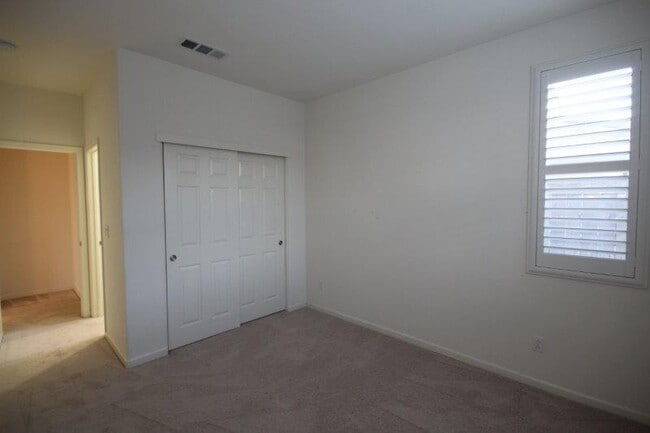 Building Photo - Gorgeous Elk Grove Home