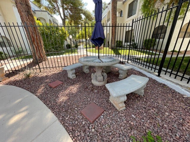 Building Photo - 1406 Santa Margarita St